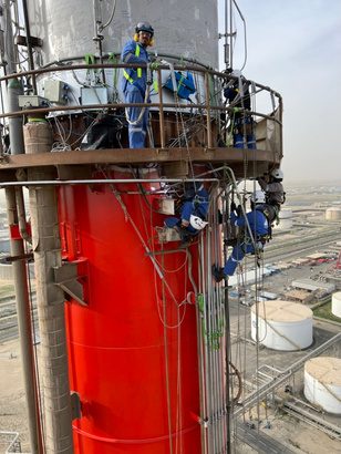 Red-tower rope crew executing simultaneous multi-point access